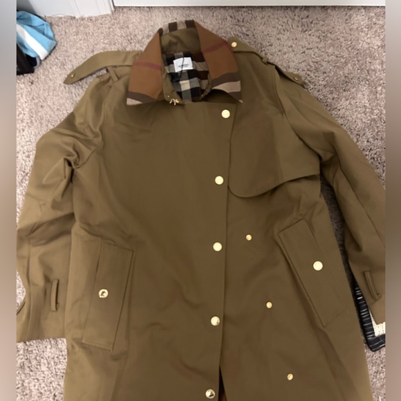 Burberry trench coat brand new never worn original price 2590